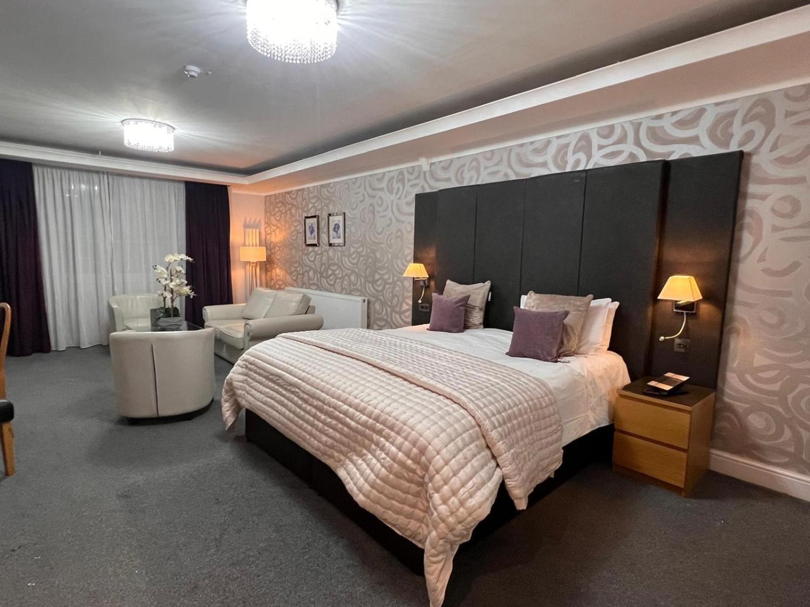 לאנלי The Diplomat Hotel Restaurant & Spa מראה חיצוני תמונה